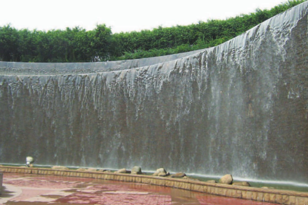 世界上最大的人造瀑布:从108米高空流下(每小时耗1000元)