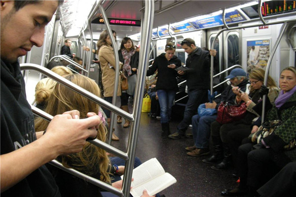 世界上唯一24小时运营地铁 方便每一位乘客24小时出行