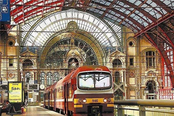 世界十大最美的火车站排行榜 马德里爱沙尼亚站具有浪漫气息