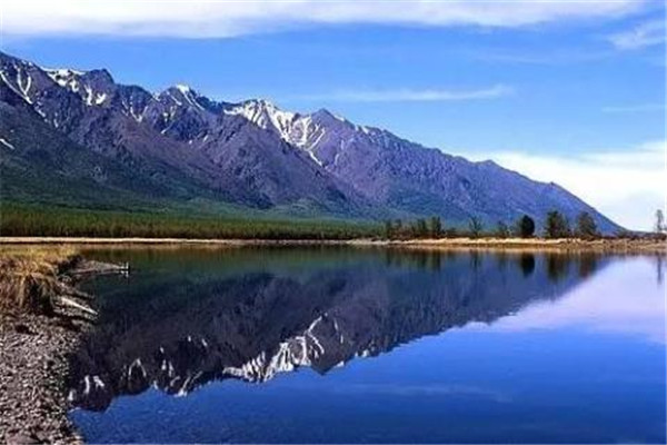 世界最深的湖是哪个 贝加尔湖（位于俄罗斯境内的湖）