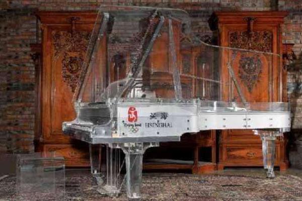 世界上最贵的钢琴:价值2210万多元(全部用水晶制成)