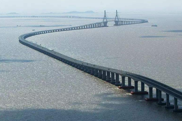 世界上最长的桥梁:开车两小时才能走完(全长164.8公里)