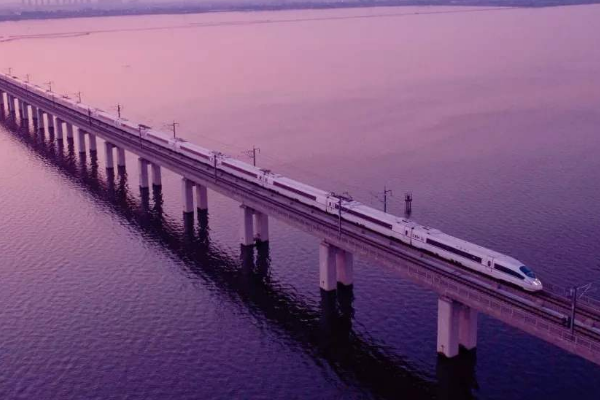 世界上最长的桥梁:开车两小时才能走完(全长164.8公里)