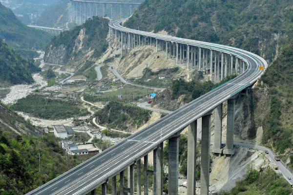 世界最长桥:行车需要2小时 跨越五个市(长164公里)