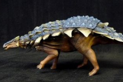 小型植食甲龙类:怪嘴龙 背部长有厚实板甲/尖锐长刺