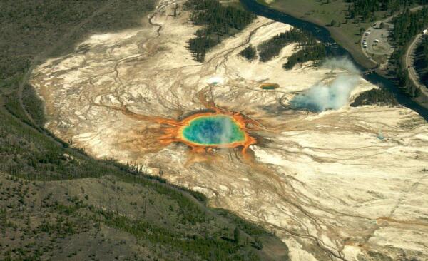 世界上最大死火山：黄石公园超级火山（喷发可灭美国）