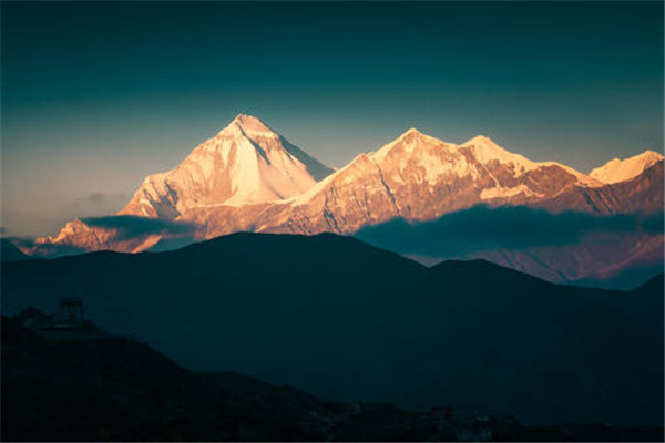 世界第七高峰是哪个 道拉吉里峰（海拔高度8167米）
