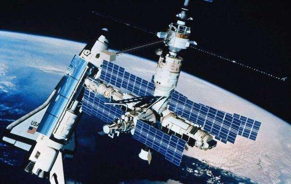 世界上第一个多舱空间站，苏联和平号空间站（01年坠毁）