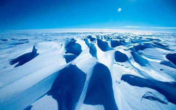 世界上风最大的地方，南极/风速100米/秒（全年8级风）