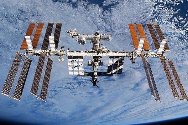 国际空间站属于人造天体吗?原来就连太空碎片和垃圾也是
