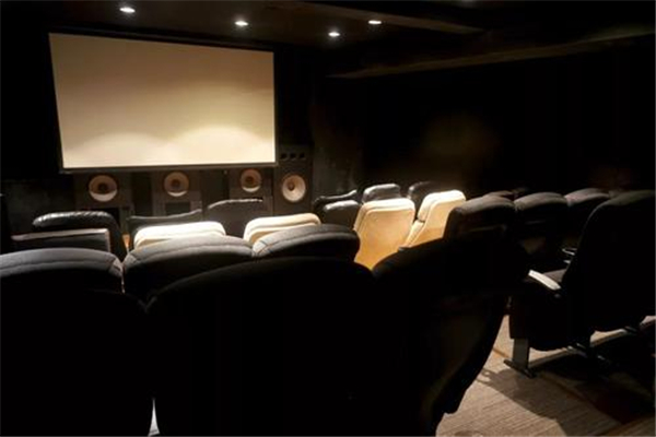 世界上最小的电影院 仅有九个座位环境优雅相当特别