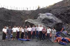 世界上最大的翡翠 由于体型巨大至今没被挖掘留在山中