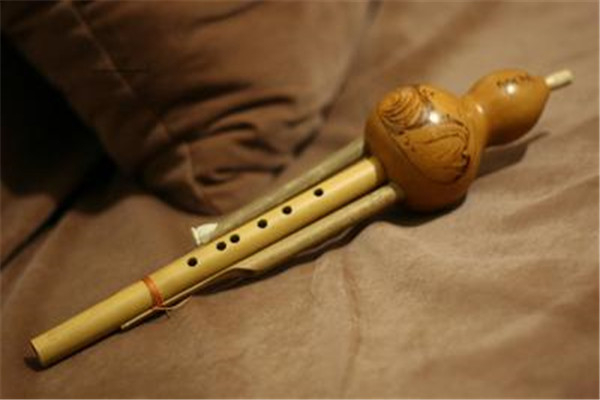 月光下的凤尾竹葫芦丝 施光南先生创造的傣族乐曲