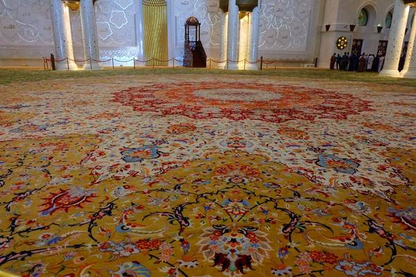 世界上最大地毯 来自伊朗的手工地毯,比一个足球场还大