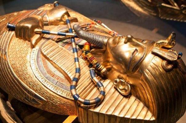 埃及法老的诅咒真相:侵犯墓葬者死，揭秘死亡诅咒真相