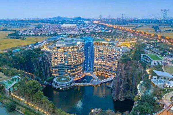 世界上最坑的五星级酒店 耗时11年耗资6亿的世贸茂深坑酒店
