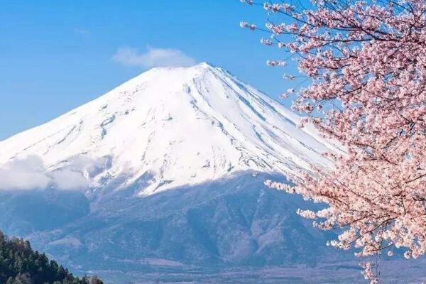日本最高的山:富士山，日本三灵山之一(日本精神象征)
