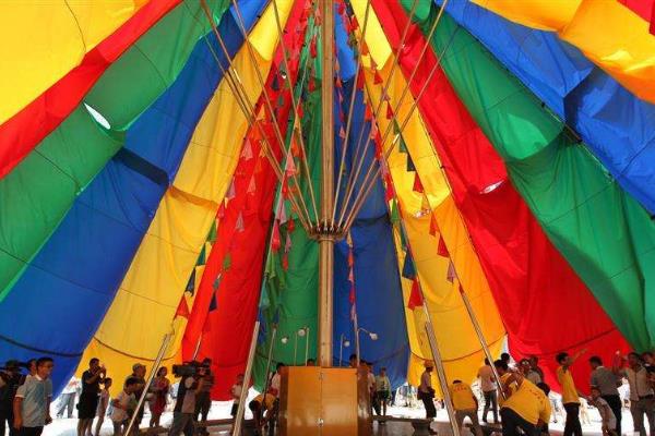 世界上最大的伞:直径长达18.15米(能遮住一个小广场)
