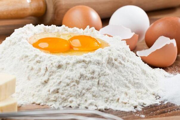 低筋面粉在超市叫什么?蛋糕粉，蛋白质低(水分13.8%)