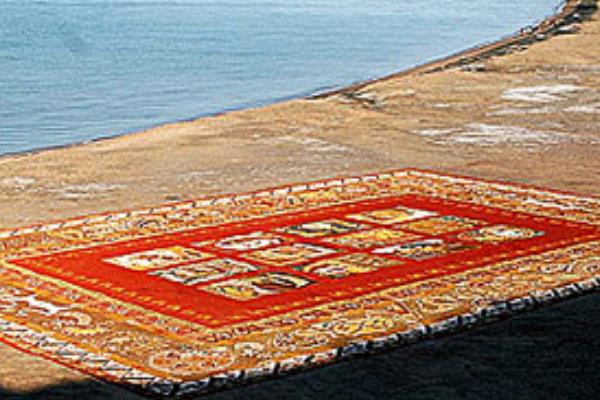 世界上最大的砂地毯:占满一个半足球场(用了70种彩砂)