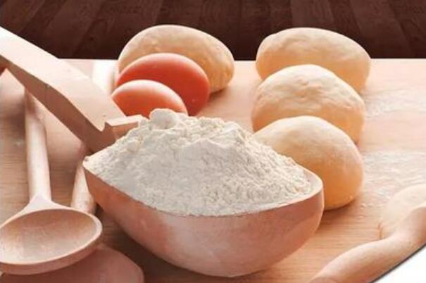 低筋面粉在超市叫什么?蛋糕粉，蛋白质低(水分13.8%)