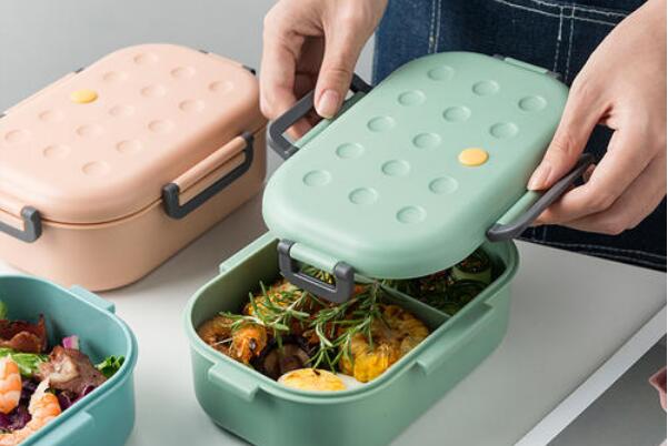 塑料饭盒能用微波炉加热吗?有的能，微波炉专用饭盒