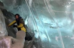 “西藏冒险王”跌落冰河原因是什么?踩到暗冰滑入冰川