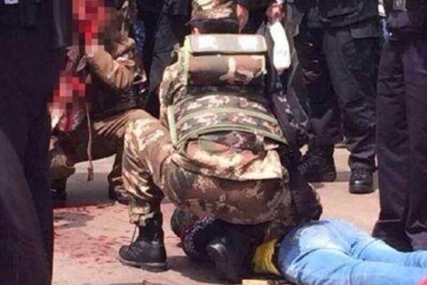上海人民广场杀人案结果如何?女子被捅数刀(男子仅擦伤)