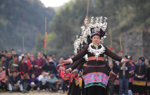 苗族主要分布在哪个省 苗族的传统节日和风俗
