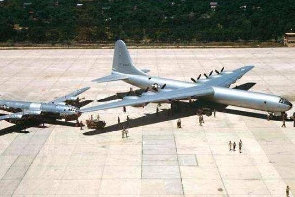 世界上最大的轰炸机:B-36轰炸机(能装美全部原子弹)
