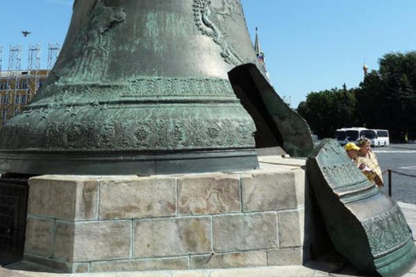 世界上最重的钟:沙皇钟(全青铜铸造/重216吨/高6米)