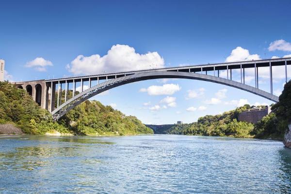 世界十大跨越国界的桥梁:第一是欧洲最长公路和铁路桥