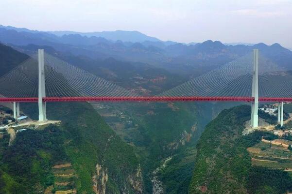 世界最高桥梁:北盘江第一桥，垂直距离565.4米(全长1341米)