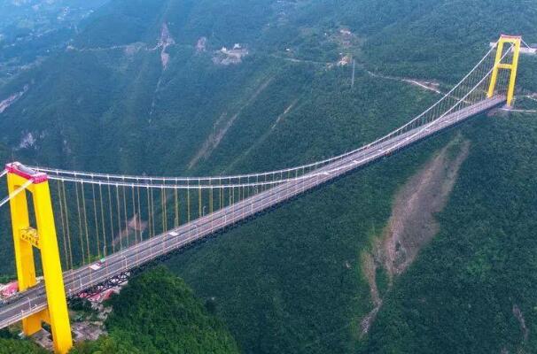 世界最高桥梁:北盘江第一桥，垂直距离565.4米(全长1341米)