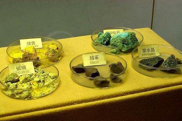 西汉古墓挖出仙药 仙药主要成分为硝石和明矾(食用可致死)