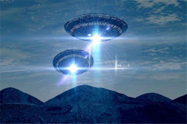 最新ufo事件2020 五角大楼附近出现不明飞行物（清晰度高）