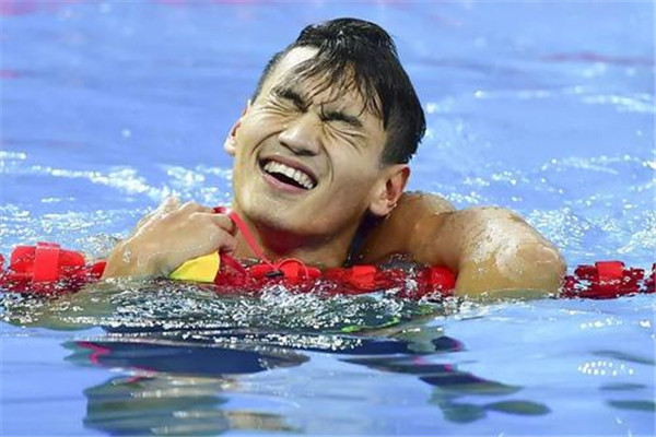 世界上100米游泳最快的人 中国运动员徐嘉余（有五枚金牌）