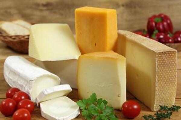 奶酪为什么那么贵 因为投入和产出不对等(制作过程繁琐)