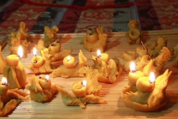 满族的传统节日 人们以莴苣叶囊饭而食(绝粮日)