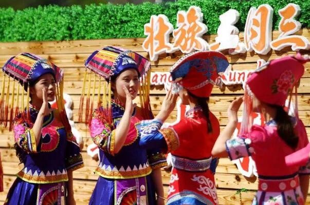 壮族的传统节日 男女对山歌以歌会友择偶(三月三歌节)