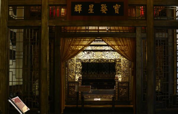 天下第一床在哪里：重庆巴渝古床博物馆，黄金装饰达200克