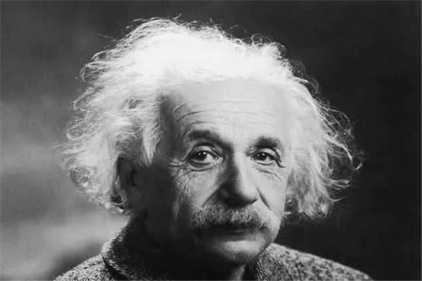 爱因斯坦的大脑被切成240块是真的吗：是真的（被研究）