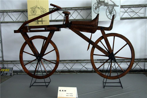 自行车是谁发明的：法国人西夫拉克（1791年研制成功）