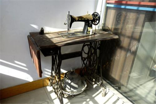 缝纫机是谁发明的：英国托马斯·山特（发明于1970年）