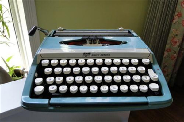 打字机是谁发明的：美国威廉伯特（发明于1828年）