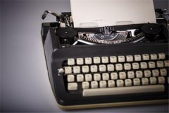 打字机是谁发明的：美国威廉伯特（发明于1828年）
