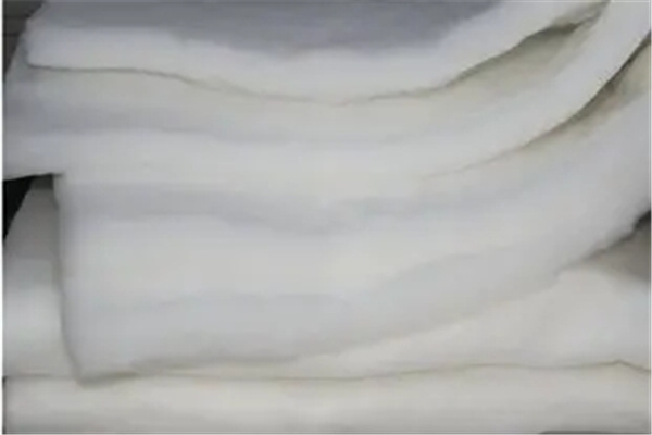 棉花和腈纶棉的区别：棉花为纯天然纤维（二者区别很大）