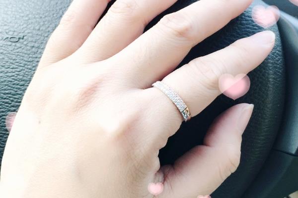 食指戴戒指是什么意思?意味着单身但想恋爱(与小指不同)