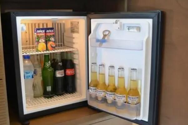 为什么冰箱会把菜冻坏：蔬菜位置贴近底部导致(温度过低)