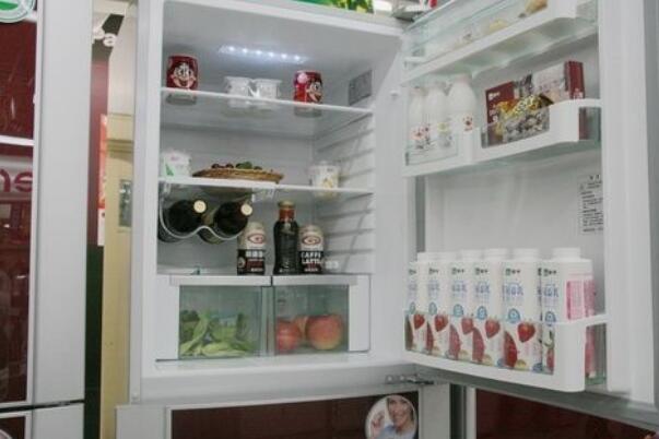 为什么冰箱会把菜冻坏：蔬菜位置贴近底部导致(温度过低)